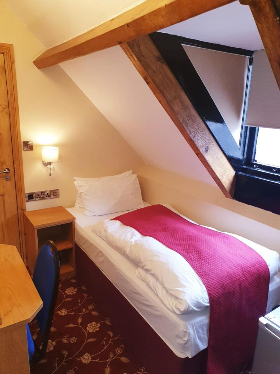 Edgerton Hotel Huddersfield Buitenkant foto